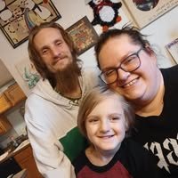 Andrew Artman with his wife Lisa Pompeii and their son